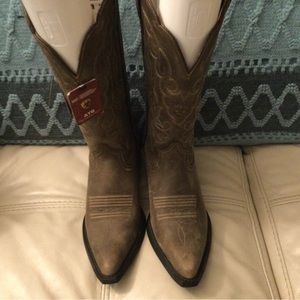ARIAT Womens Heritage Western/Cowboy Boots-Style #15729- New/w tags- Size 5.5B.
